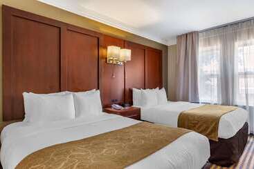 هتل Comfort Suites Visalia Convention Center