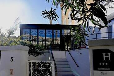 هتل Hôtel La Petite Bohème