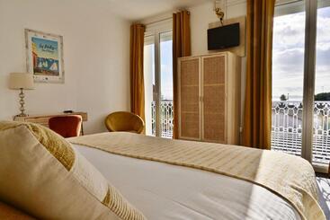 هتل Hôtel La Petite Bohème
