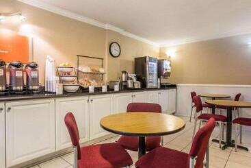 هتل Hyland Inn Near Pasadena Civic Center