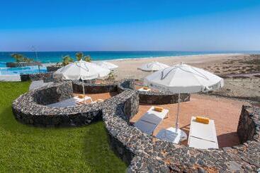 هتل Iberostar Waves Playa Gaviotas - All Inclusive