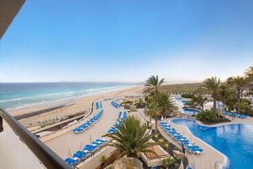 هتل Iberostar Waves Playa Gaviotas - All Inclusive