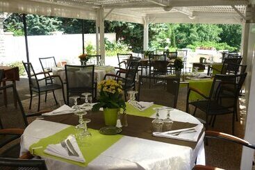 Logis Hotel Le Relais Du Serre