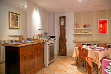هتل Logis Auberge De La Rose