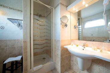 هتل Logis Auberge De La Rose