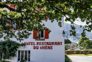 호텔 Logis Hôtel Du Chêne