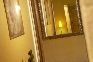 هتل Logis Hôtel Le Cheval Blanc