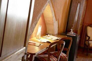 هتل Logis Hôtel Le Cheval Blanc