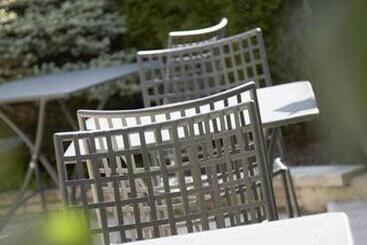 هتل Logis Hôtel Le Cheval Blanc