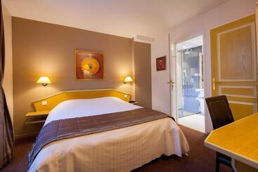 هتل Logis Hôtel Le Cheval Blanc