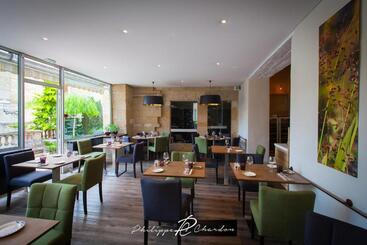 هتل Logis Hôtel Le Cheval Blanc