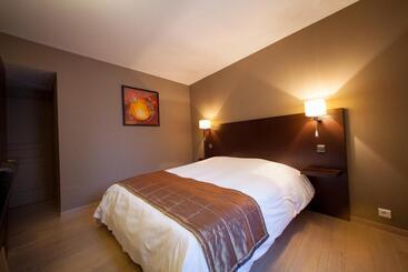 هتل Logis Hôtel Le Cheval Blanc
