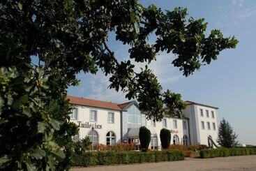 هتل Logis Hôtel Les Tuileries
