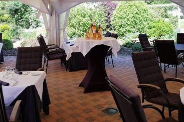 هتل Logis Hôtel Les Tuileries