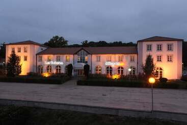 هتل Logis Hôtel Les Tuileries