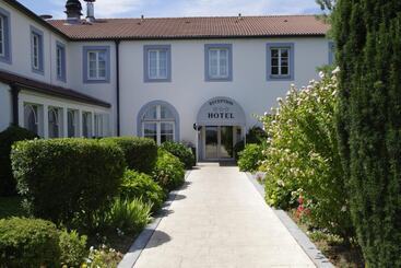 هتل Logis Hôtel Les Tuileries