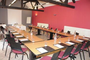 هتل Logis Hôtel Les Tuileries