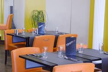 هتل Logis Hôtel Les Tuileries