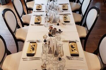 هتل Logis Hôtel Les Tuileries