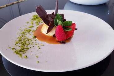 هتل Logis Hôtel Les Tuileries