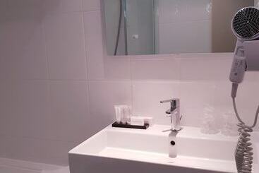 هتل Logis Hôtel Les Tuileries