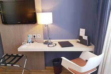 هتل Logis Hôtel Les Tuileries