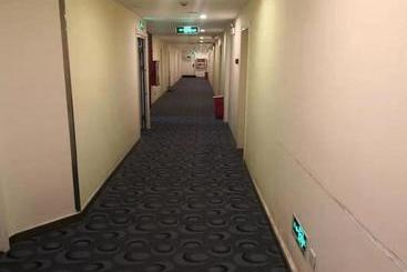 هتل 7days Inn Zhangjiakou Xuanhua Caishenmiao Street