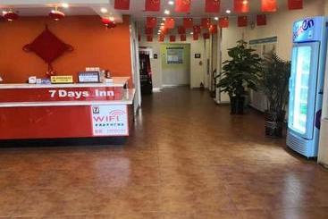 هتل 7days Inn Zhangjiakou Xuanhua Caishenmiao Street