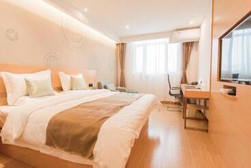 هتل Greentree Innzhangjiakou High Speed Railway Station Business