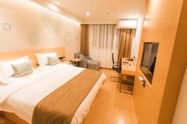 هتل Greentree Innzhangjiakou High Speed Railway Station Business