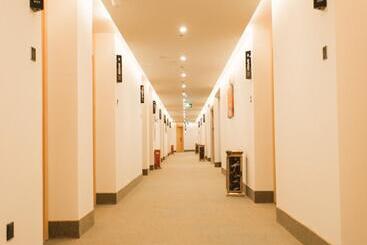 هتل Greentree Innzhangjiakou High Speed Railway Station Business