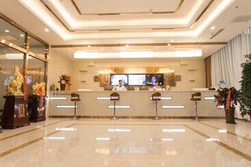 هتل Greentree Innzhangjiakou High Speed Railway Station Business