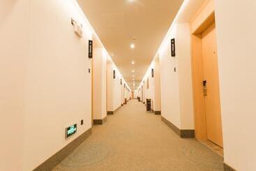هتل Greentree Innzhangjiakou High Speed Railway Station Business