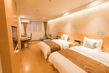 هتل Greentree Innzhangjiakou High Speed Railway Station Business