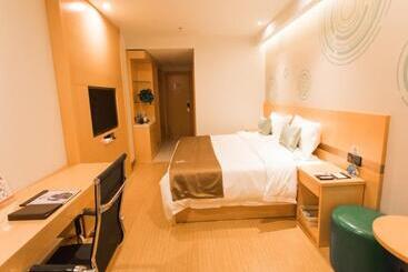 هتل Greentree Innzhangjiakou High Speed Railway Station Business