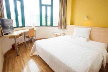 هتل 7 Days Inn Zhangjiakou Mingde North Road