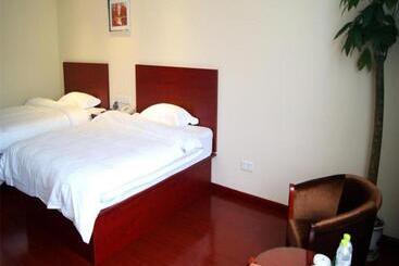 هتل Greentree Inn Langfang Guangyang District Highspeed Railway Station Business