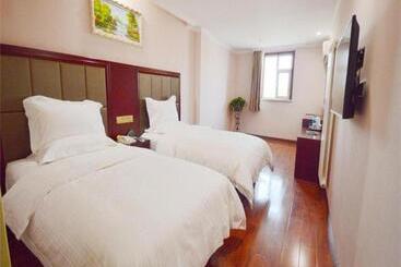 هتل Greentree Inn Langfang Guangyang District Highspeed Railway Station Business