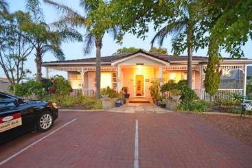 هتل Sojourn On Gale Bed & Breakfast