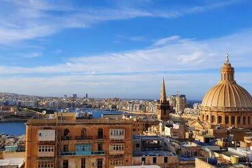 هتل The Embassy Valletta