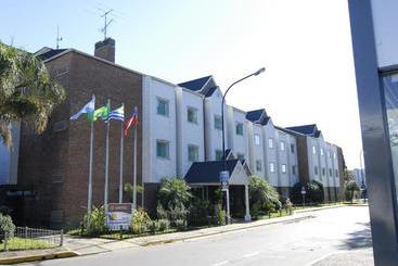 هتل Aeroparque Inn And Suites