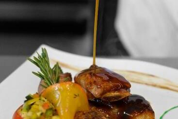 هتل Logis Hôtel Restaurant Berry Relais