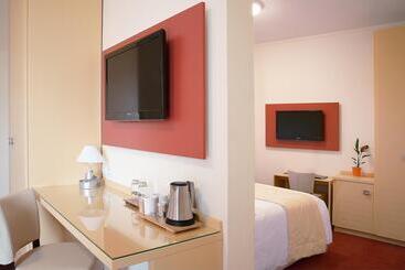 هتل Best Western Plus Les Terrasses De Brehat