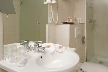 هتل Best Western Plus Les Terrasses De Brehat