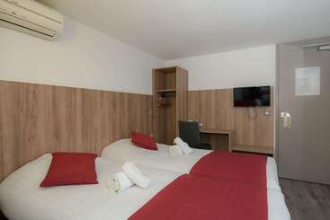 Brit Hotel Plaisance A9/a61