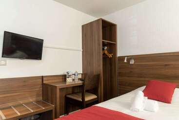 Brit Hotel Plaisance A9/a61