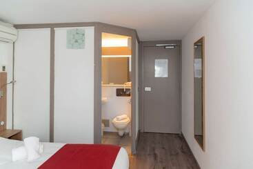 Brit Hotel Plaisance A9/a61