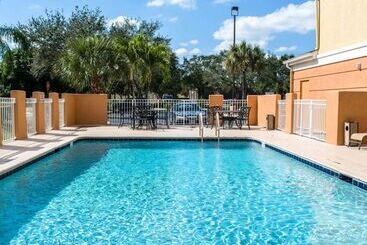هتل Comfort Inn Fort Myers Northeast
