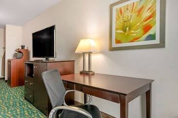 هتل Comfort Inn & Suites Fort Lauderdale West Turnpike