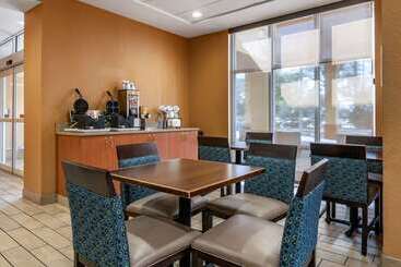 هتل Comfort Inn & Suites Orlando North